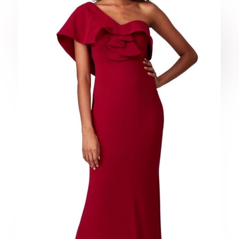 BADGLEY MISCHKA // SIZE 8 // ruby one shoulder gown // EUC // Retail $595